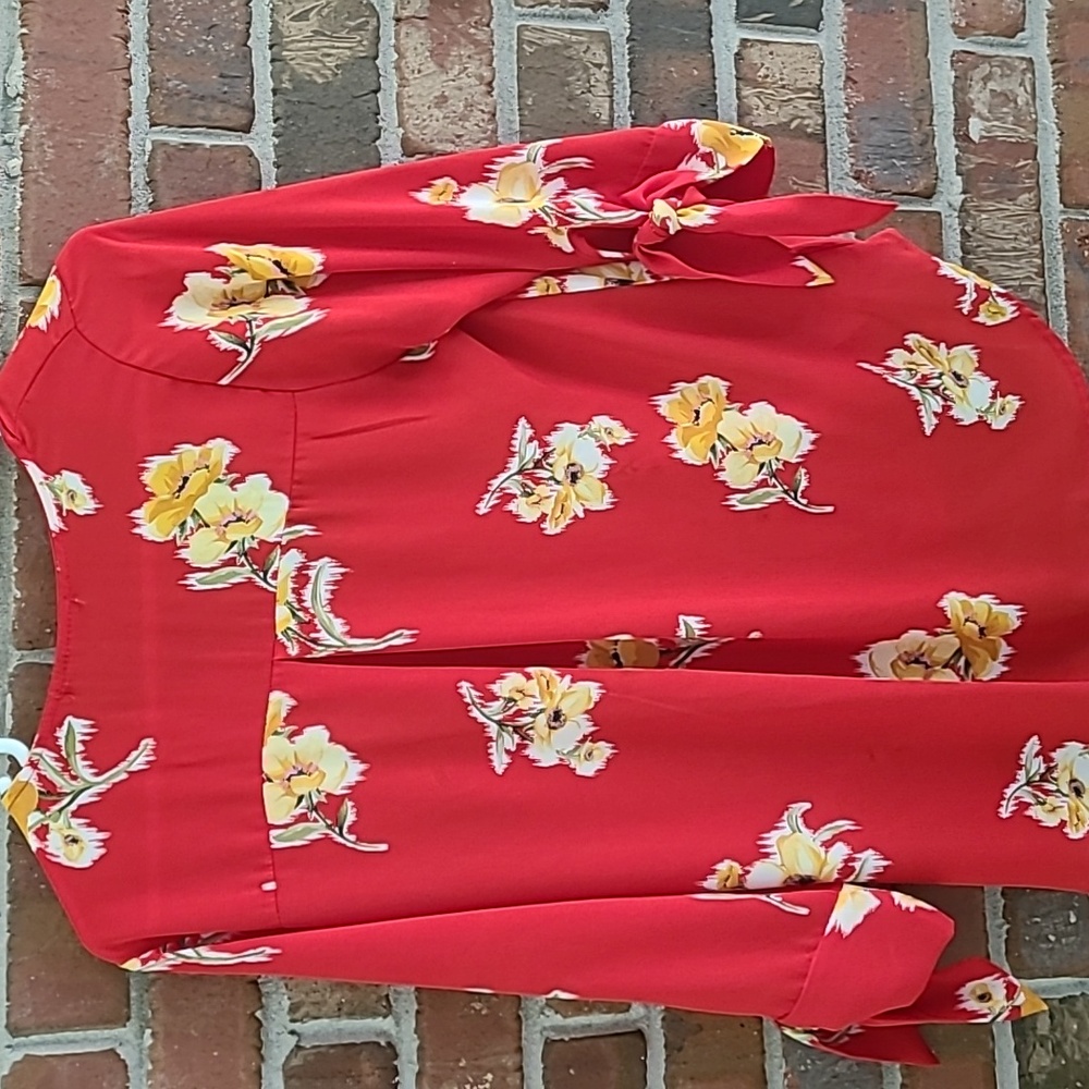 West Kei Red Floral Wrap Blouse, Size Small - Picture 6 of 7